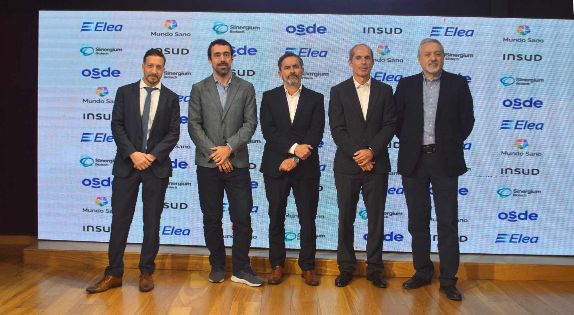 Matías Deprati, Director de Asuntos Médicos de Elea; Fernando Lobos, Director de Desarrollo de Negocios de Sinergium Biotech; y Marcelo Abril, Director Ejecutivo de la Fundación Mundo Sano, participaron del encuentro