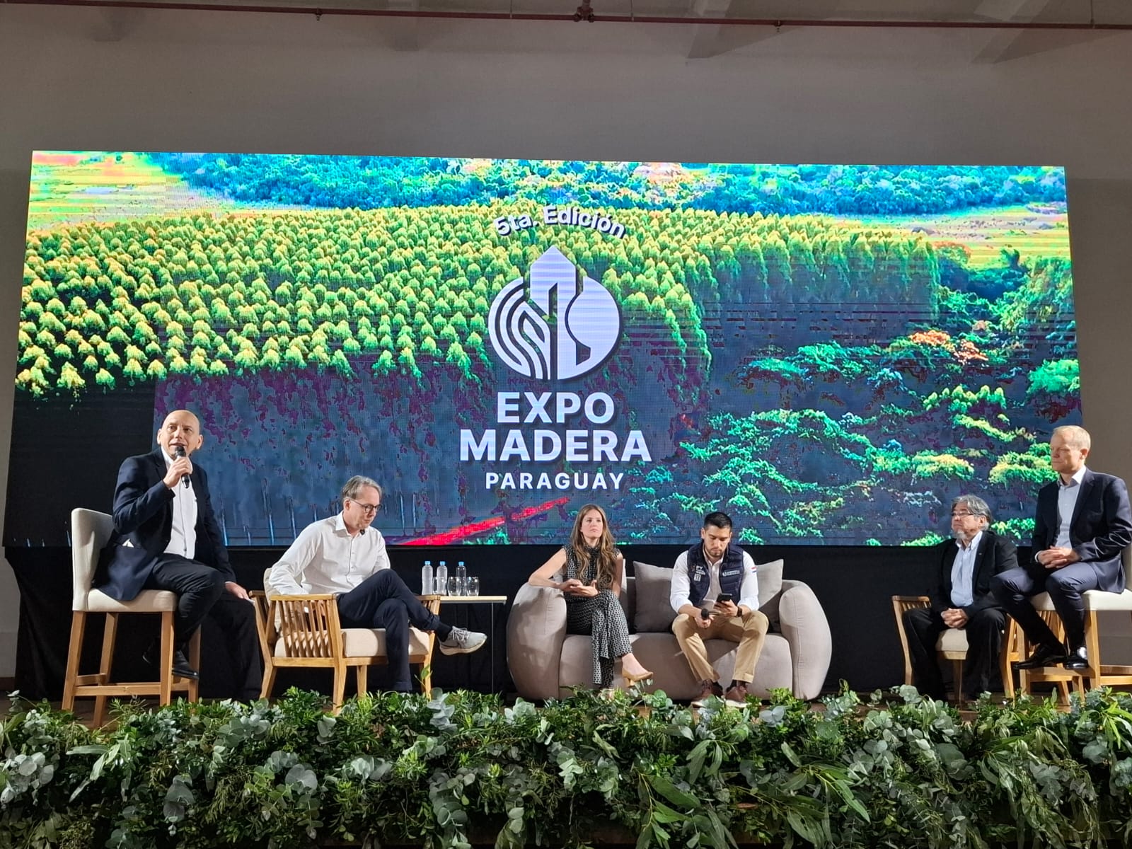 Ricardo Kiriluk, director de Pomera Maderas en Paraguay, moderó el panel sobre desafíos y oportunidades de la industria en la Expo Madera Paraguay 2025